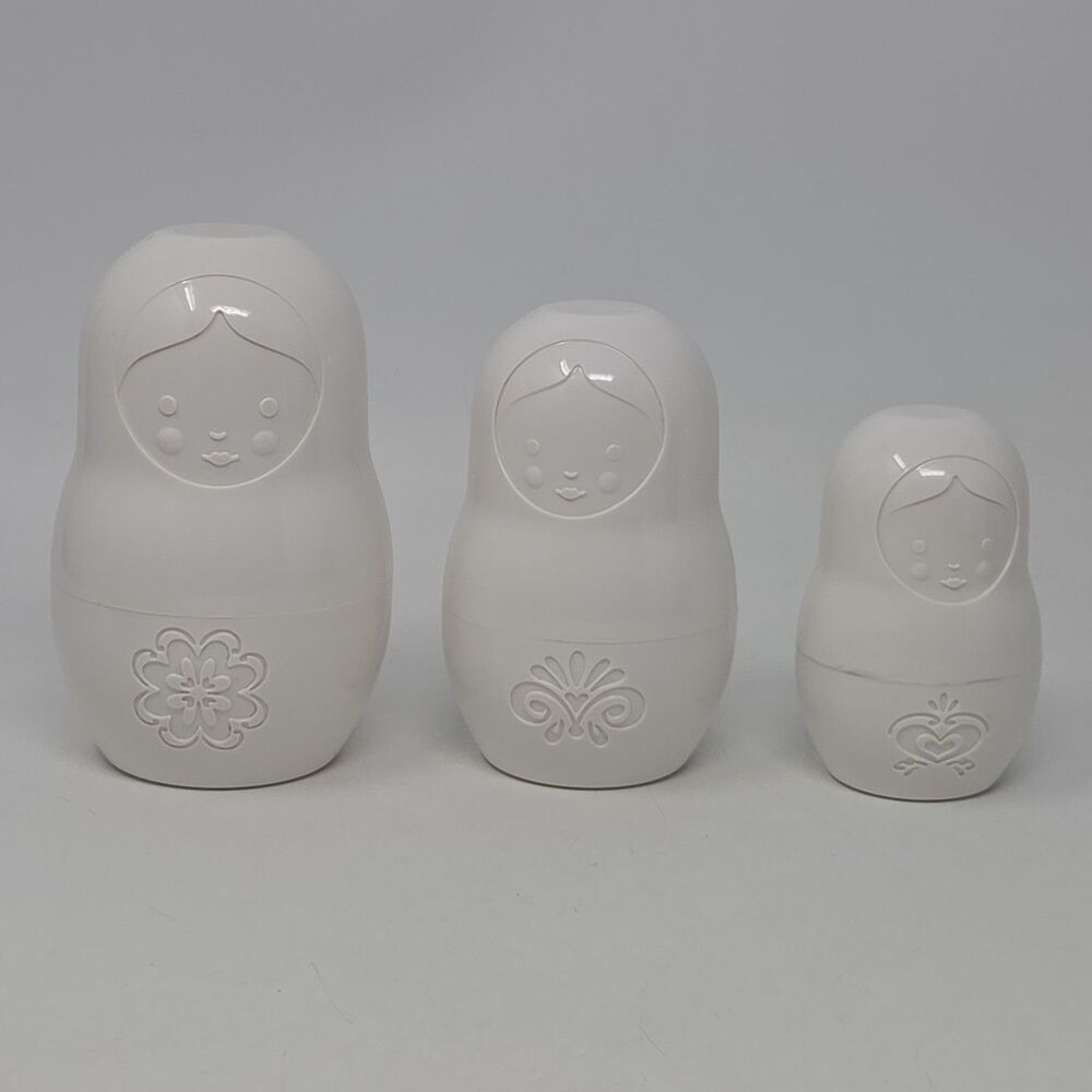FRED Matryoshkas Russian Nesting Doll Measuring Cups White 2009 5"